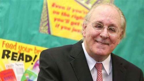 《阿甘正传》原著作者去世享年77岁