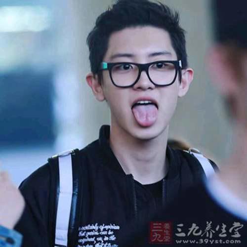 舌苔厚黄是怎么回事 舌苔厚黄是什么原因