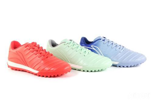 新晋性价比之王李宁铁系列SE袋鼠皮足球鞋赏析