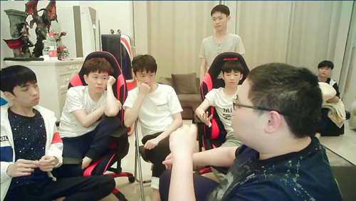 PDD正式入驻斗鱼 你可以在任何地方看到PDD 还有他的直播间