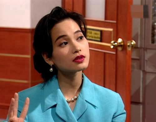 小西装穿搭指南 职场通勤OL穿搭 我只服港风