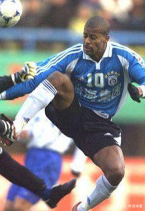 八冠王的大连万达大外援 世界级中场大师是内德维德的老大哥