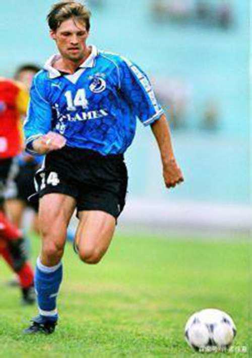 八冠王的大连万达大外援 世界级中场大师是内德维德的老大哥