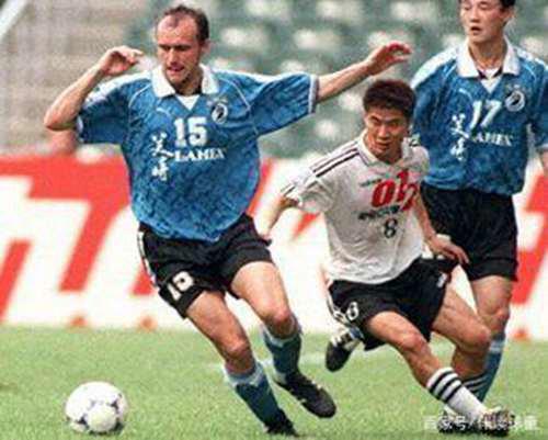 八冠王的大连万达大外援 世界级中场大师是内德维德的老大哥