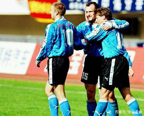 八冠王的大连万达大外援 世界级中场大师是内德维德的老大哥