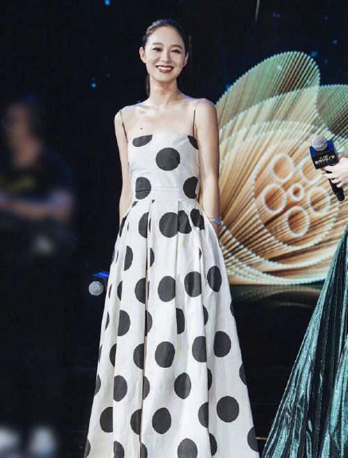 姜文妻子周韵气质真好 人美有韵味如其名 文艺又贵气