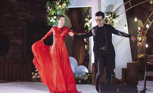 汪峰女儿小苹果近照惊艳众人 首见章子怡便叫妈 亲妈葛荟婕心痛