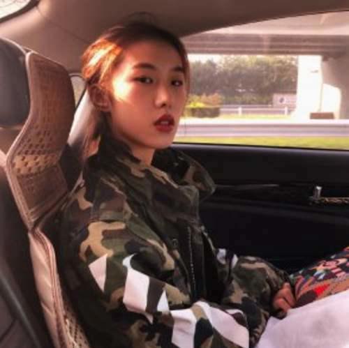 变形记 巨婴 刘思琦 16岁吃饭靠喂 出行宾利护驾 现状怎样