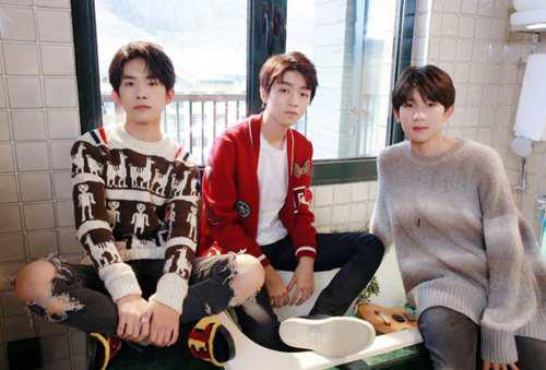 TFBOYS组合名存实亡 王俊凯王源千玺同台不同框 组合名已被除掉
