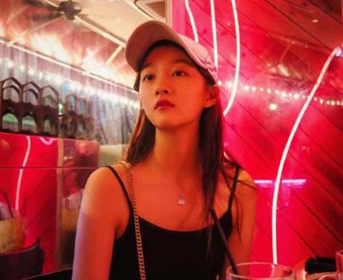 关晓彤性感蹦迪视频曝光 被骂不检点 荡妇羞耻 何时停止