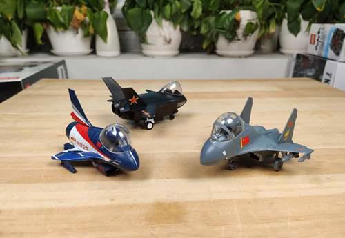 萌化后的歼11战斗机 你喜欢这款萌萌的国之利器吗