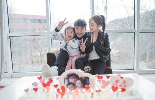 近日有网友曝光李小璐和贾乃亮离婚协议 事情真相究竟是什么