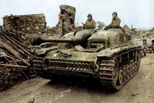 同时装备大名鼎鼎的虎式坦克 黑豹坦克 自行火炮与防空炮 这支部队就是贝克重装甲团