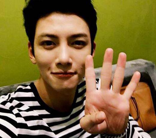 池昌旭朴敏英公布恋情了吗