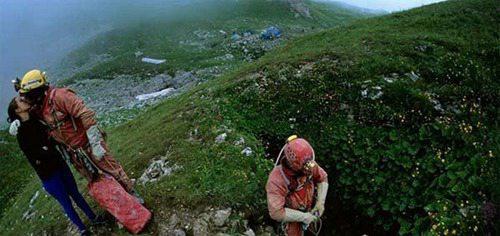 地球上最深的无底洞库鲁伯亚拉洞穴