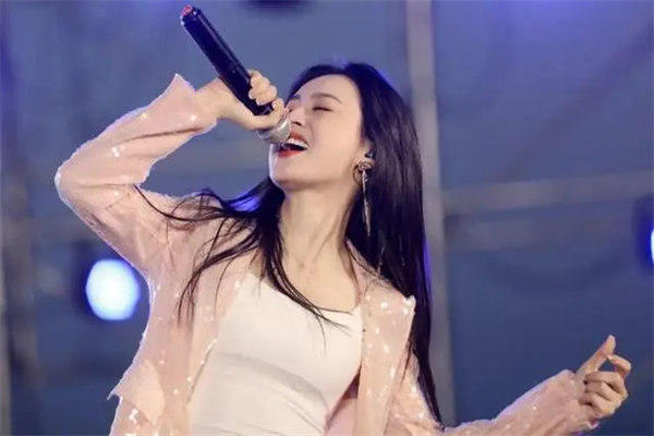 网红歌手唐艺资料简介(40岁辣妈成抖音一姐)