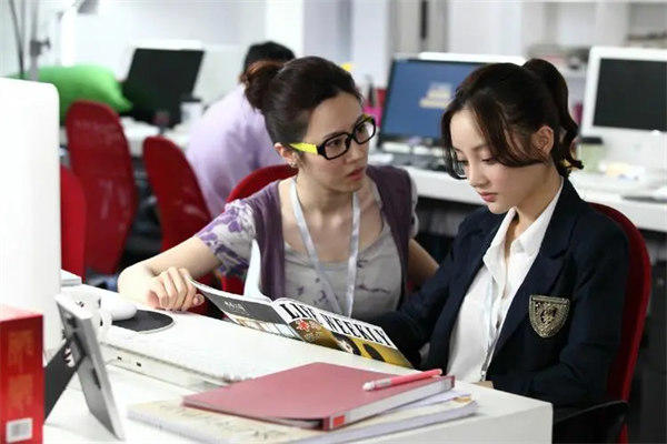 宋丹丹儿媳妇王博谷资料介绍(风光背后也有辛酸)