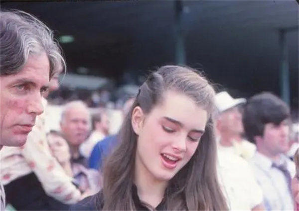 好莱坞最美女人波姬小丝资料介绍(艳娃传看过吗)