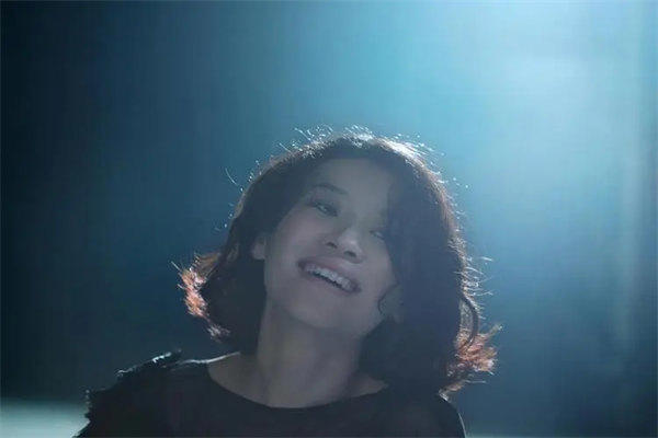 演员刘琳个人简介资料(40岁才被观众熟知的实力派演员)