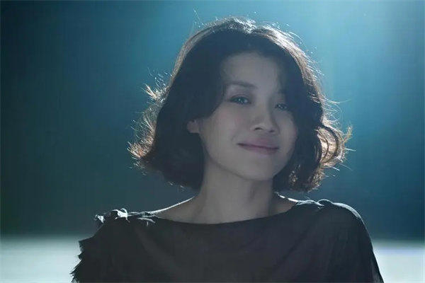 演员刘琳个人简介资料(40岁才被观众熟知的实力派演员)