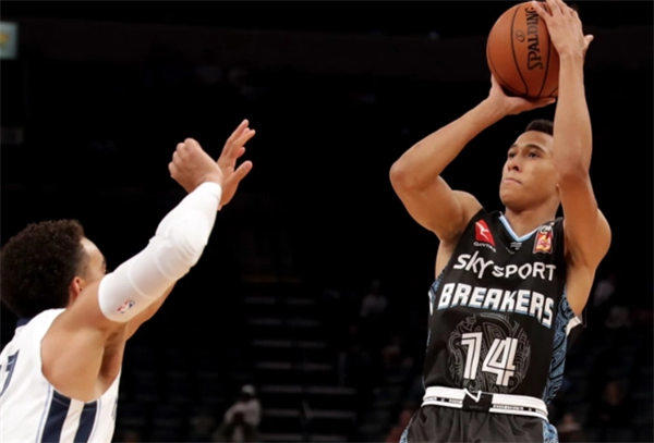 NBA球员RJ汉普顿资料和生涯介绍(李宁当年几百万和他签约)