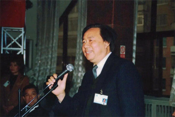 企业家牟其中资料介绍(多次入狱遭妻子抛弃小姨子却从未离开)