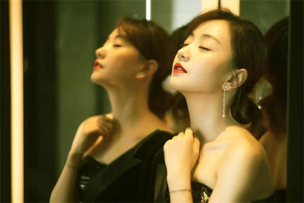 演员杨蓉个人简历资料介绍(出道26年没有所谓的绯闻)