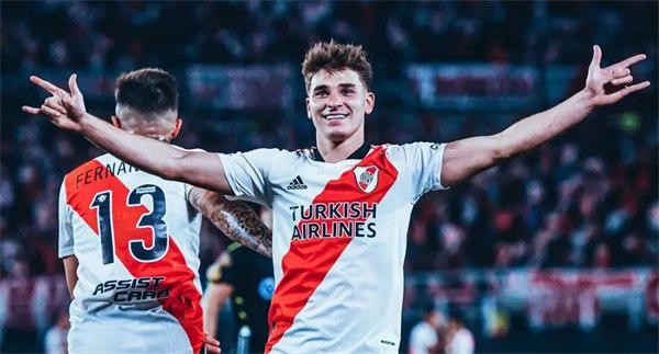 阿根廷球员阿尔瓦雷斯资料介绍(被评为阿根廷的未来)