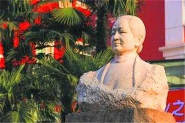 王淑贞简历及个人资料(8女5儿全部培养成博士)