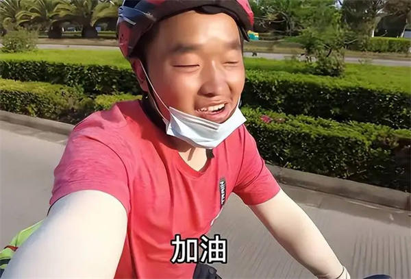 流浪中国骑行网红陈春雷为什么被黑那么惨(人是容易飘起来)