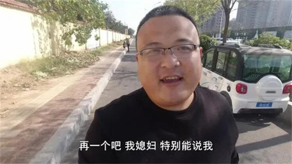 豆二两和喷香哥的不同(很多人觉得豆二两没喷香哥实在)