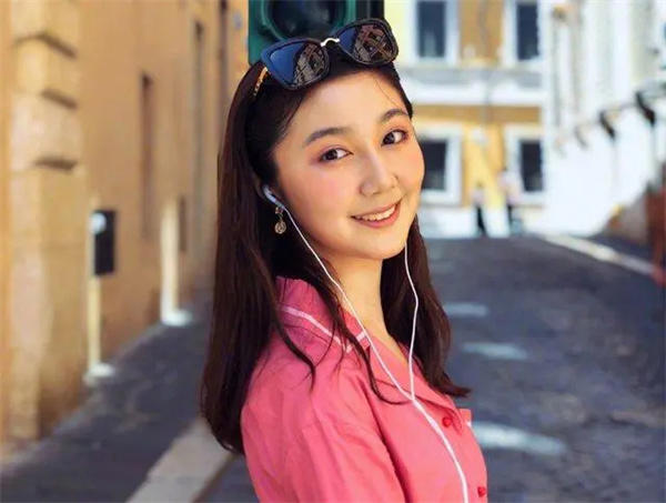 点读机女孩高君雨个人资料介绍(不负众望考上了著名的大学)