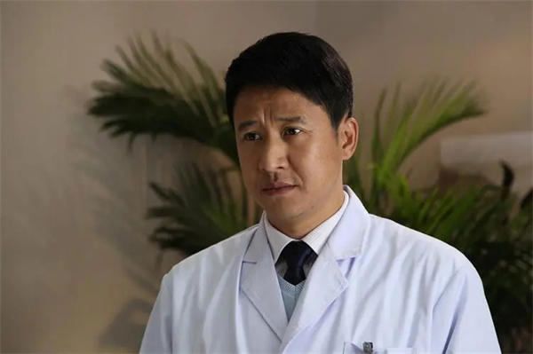 演员张国强个人资料介绍(被前妻抛弃又娶小7岁娇妻)