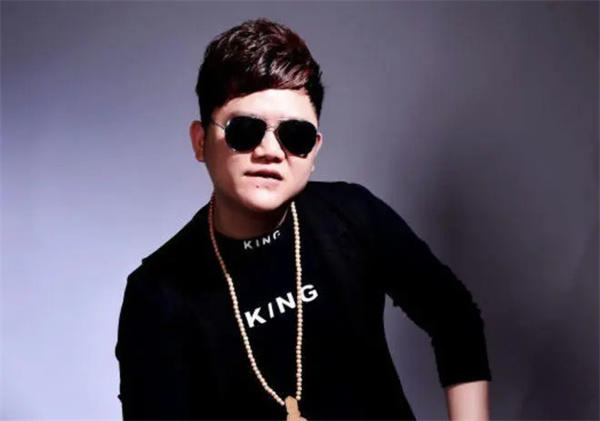 36岁歌手傅松患口腔癌去世(一定要远离槟榔）