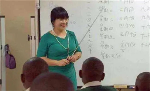 清华才女王丽红资料介绍(远嫁非洲嫁给黑人有了四个混血宝宝)