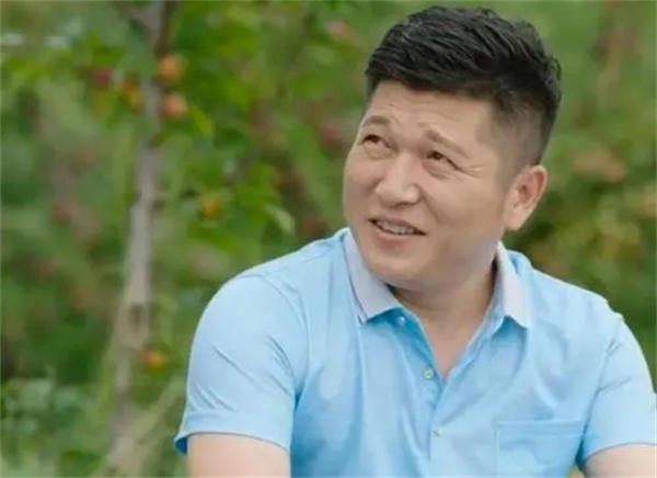 本山传媒历小峰个人资料介绍(和媳妇离婚是因为太有钱）