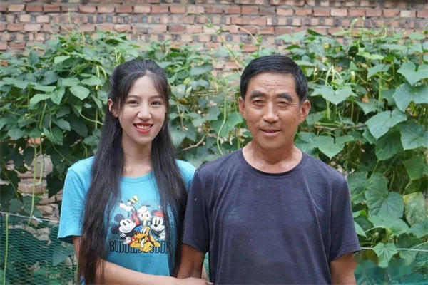 麦小登的个人资料介绍(被央视点名称赞的农村女孩)