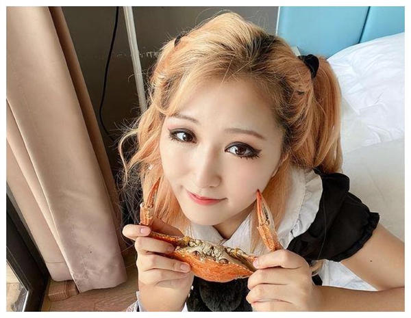 网红沈樵自拍15部电影被抓(年轻人赚钱也得有底线啊)