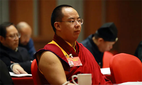 十一世班禅额尔德尼·确吉杰布资料介绍(90后大活佛让人敬佩)