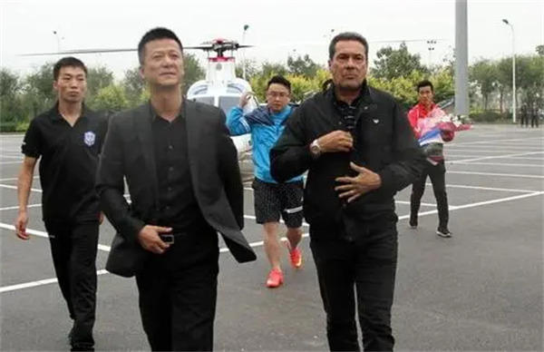 揭秘束昱辉的个人简介资料(当年财富不可想象)