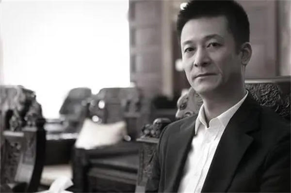 揭秘束昱辉的个人简介资料(当年财富不可想象)