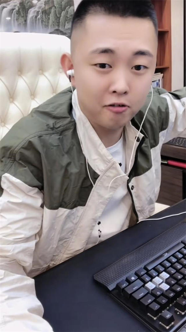 揭秘巴扎黑最近出什么事了(深扒网红巴扎黑的个人资料简介)