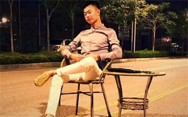 揭秘巴扎黑最近出什么事了(深扒网红巴扎黑的个人资料简介)