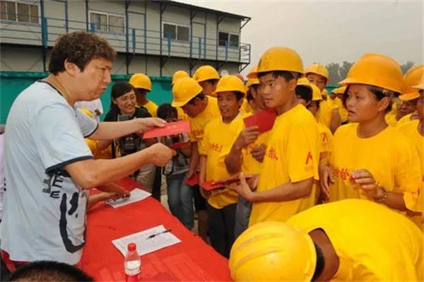李春平娶的美国好莱坞影星老太到底是谁(竟继承了70亿遗产回国)