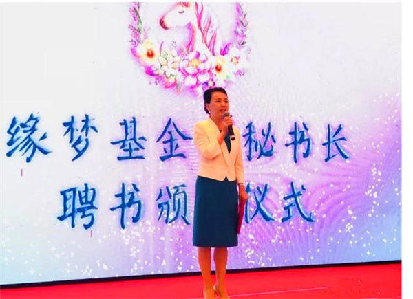 蓝海酒店集团安英资料简介(玩转抖音的餐饮酒店女神)