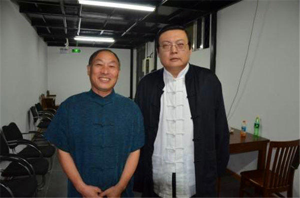 老梁梁宏达怎么懂那么多？看看他的经历就知道了