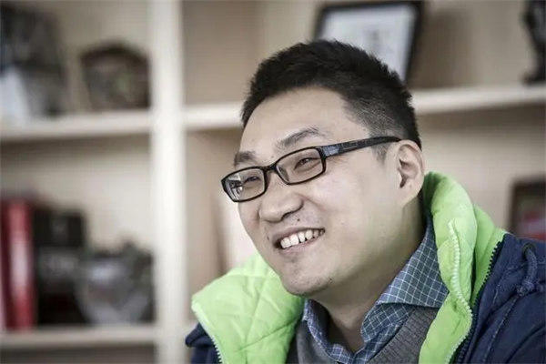 黄铮创业史介绍(43岁坐拥1500亿成上海首富)