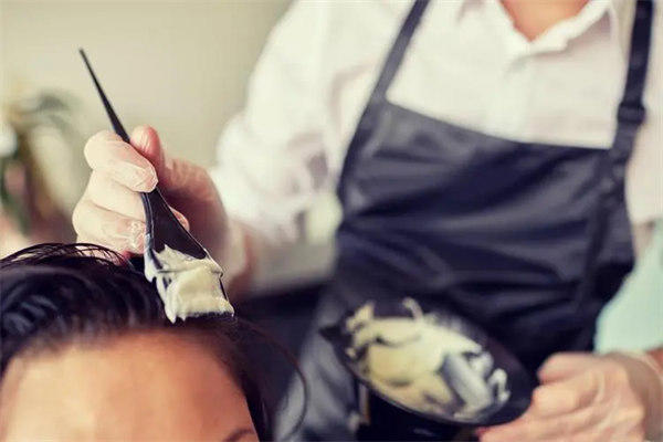 染发对身体的危害有哪些(理发师绝不会告诉你)