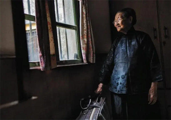 自梳女是什么意思(这群人太可怜了)