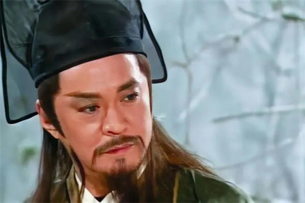 为何会辟邪剑法的岳不群打不赢令狐冲(葵花宝典更厉害)